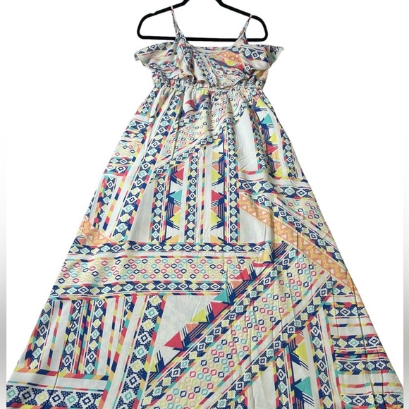 Skies Are Blue Aztec/Geometric Print Sleeveless Maxi Sundress. Size Small. - Picture 4 of 7
